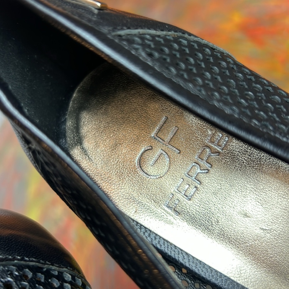 Gianfranco Ferre perforated open peep toe heel 4.5" black Sz. 39 pumps leather - Picture 6 of 17